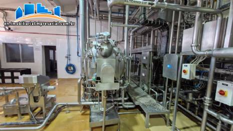 Complete industrial plant for the production of food products such as sauces, beverage concentrates, syrups, toppings, condiments, and cosmetics.